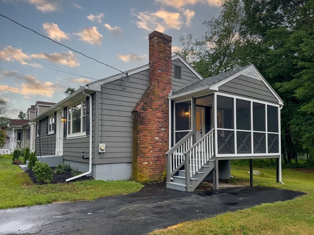 13 Center St, Medway MA 02053 photo 3