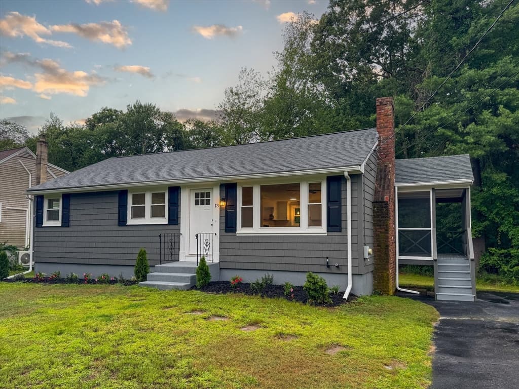 13 Center St, Medway MA 02053