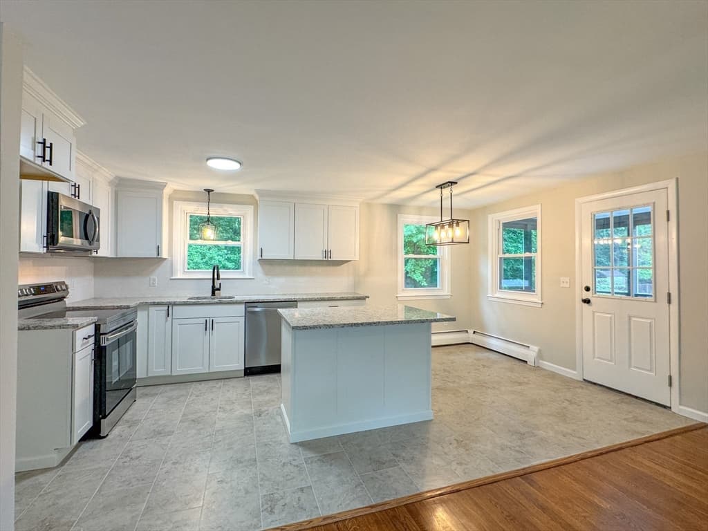 13 Center St, Medway MA 02053 photo 9