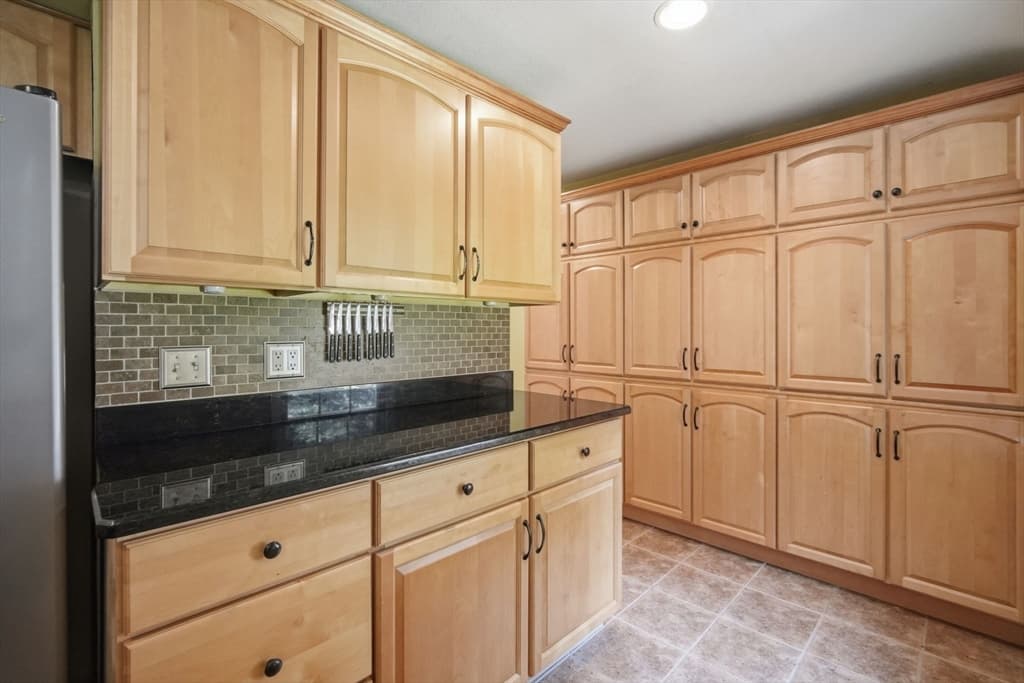 75 Tioga St, Springfield MA 01128 photo 27