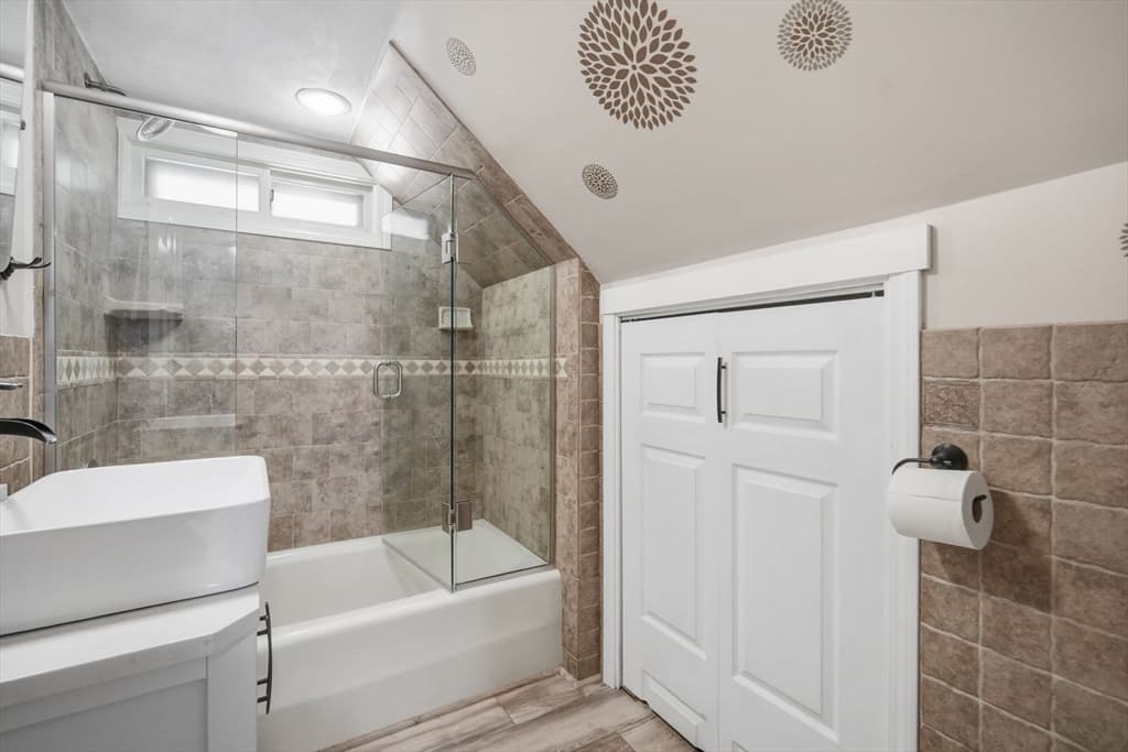 75 Tioga St, Springfield MA 01128 photo 22