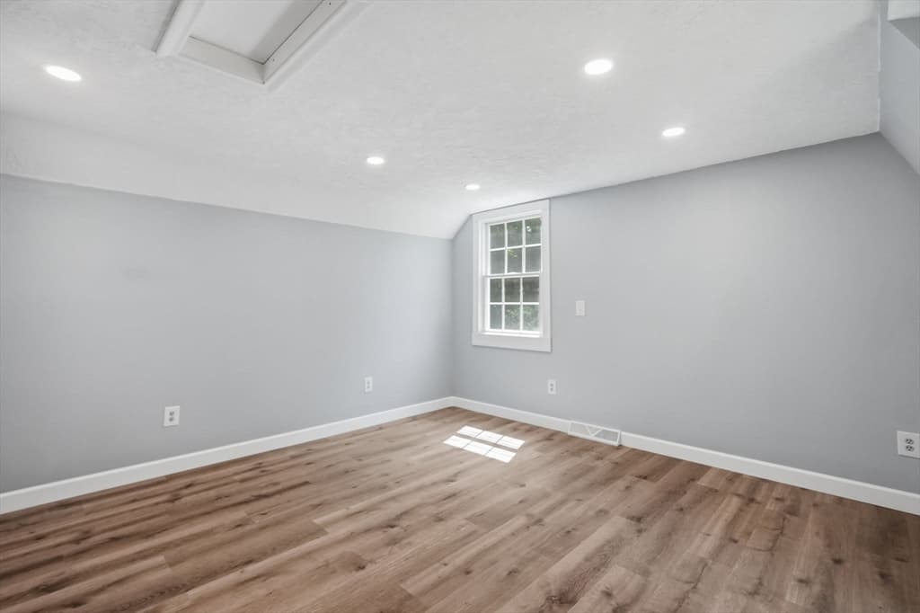 75 Tioga St, Springfield MA 01128 photo 18