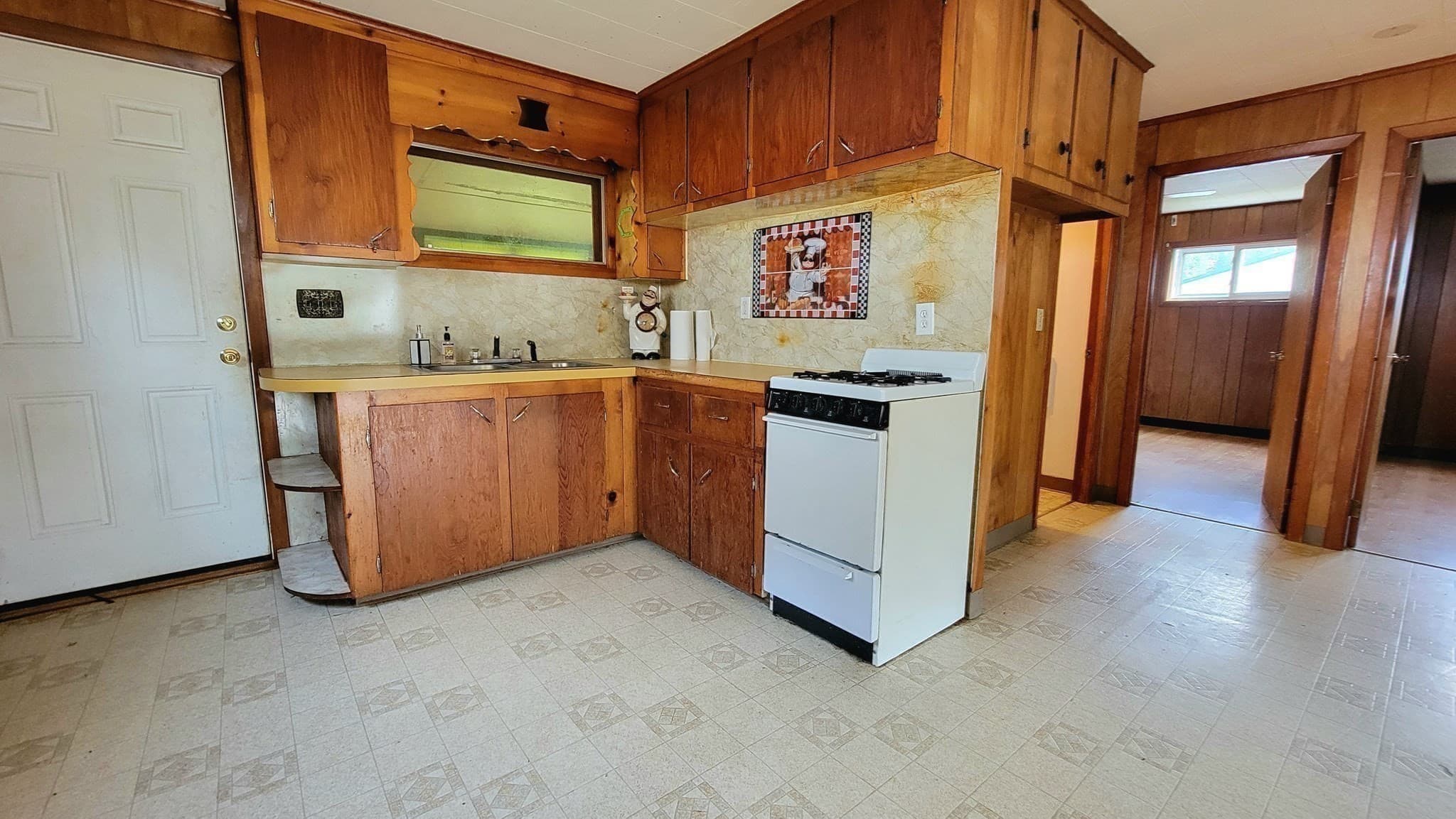 Single Family Residence at 27 Richie Rd, Douglas MA 01516, photo 5 of 24