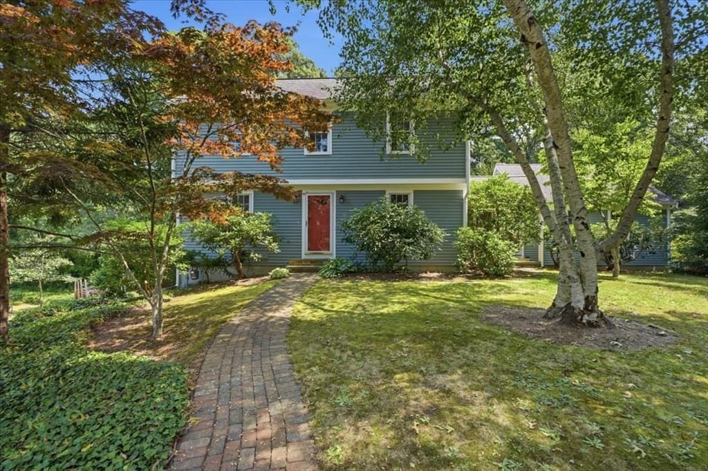 98 Bray Farm Rd S, Yarmouth MA 02675