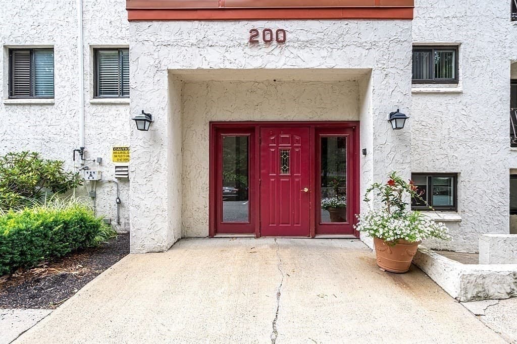 200 Fellsview Terrace # 205B, Stoneham MA 02180