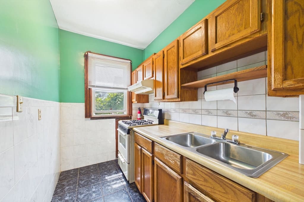 198 Eugenia St, New Bedford MA 02745 photo 23