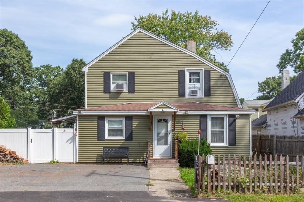 91 Lake Street, Tewksbury MA 01876