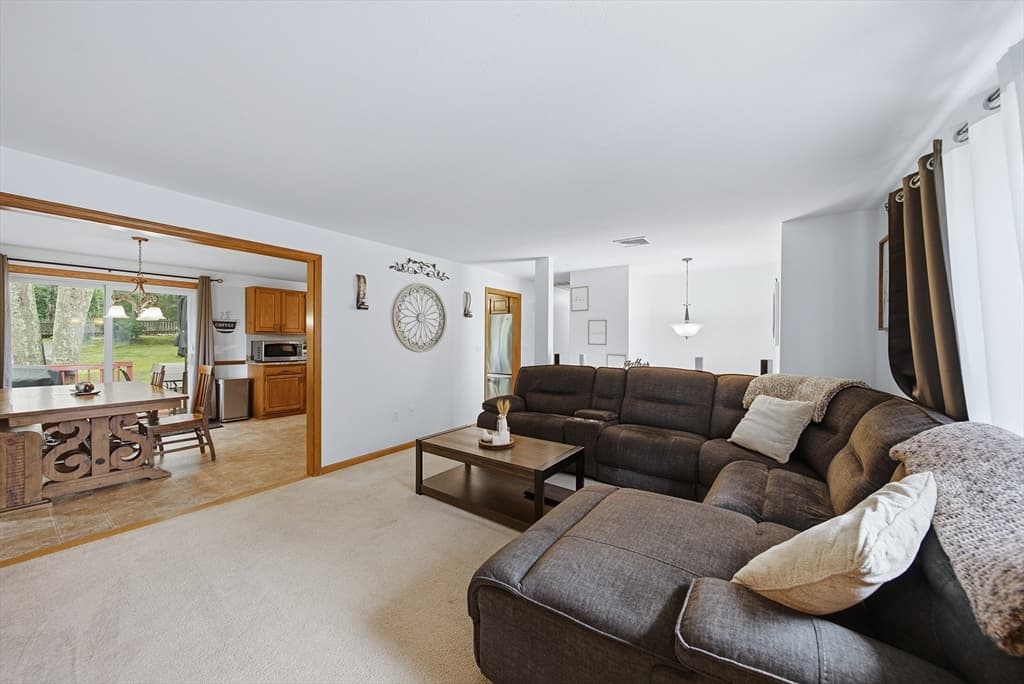 27 Reilly Ave, Blackstone MA 01504 photo 6