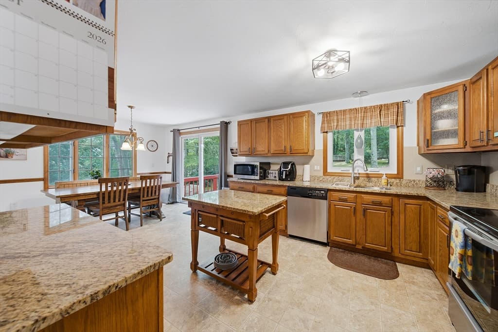 27 Reilly Ave, Blackstone MA 01504 photo 13