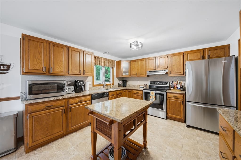 27 Reilly Ave, Blackstone MA 01504 photo 12