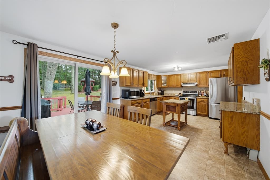 27 Reilly Ave, Blackstone MA 01504 photo 10