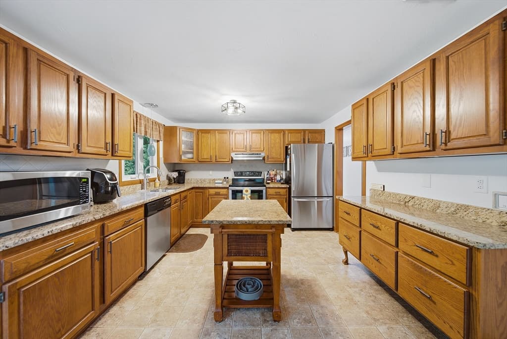 27 Reilly Ave, Blackstone MA 01504 photo 11