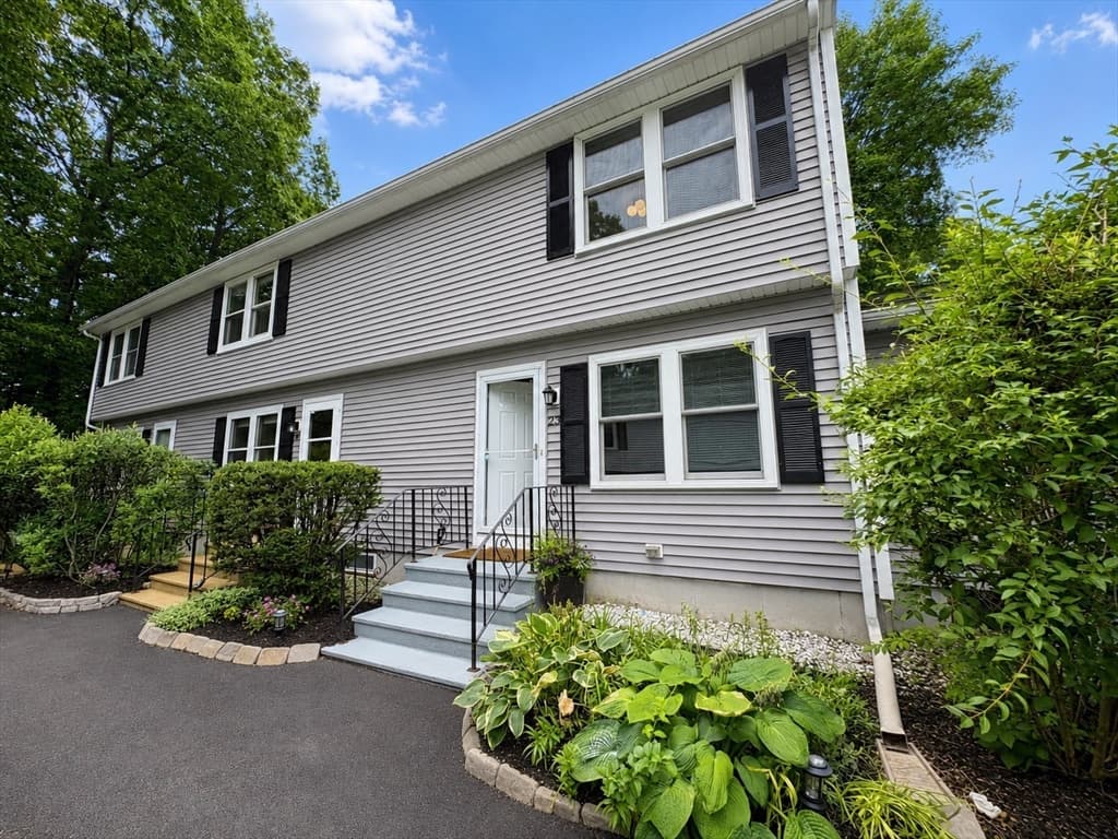 270 Sunderland Rd # 23, Worcester MA 01604
