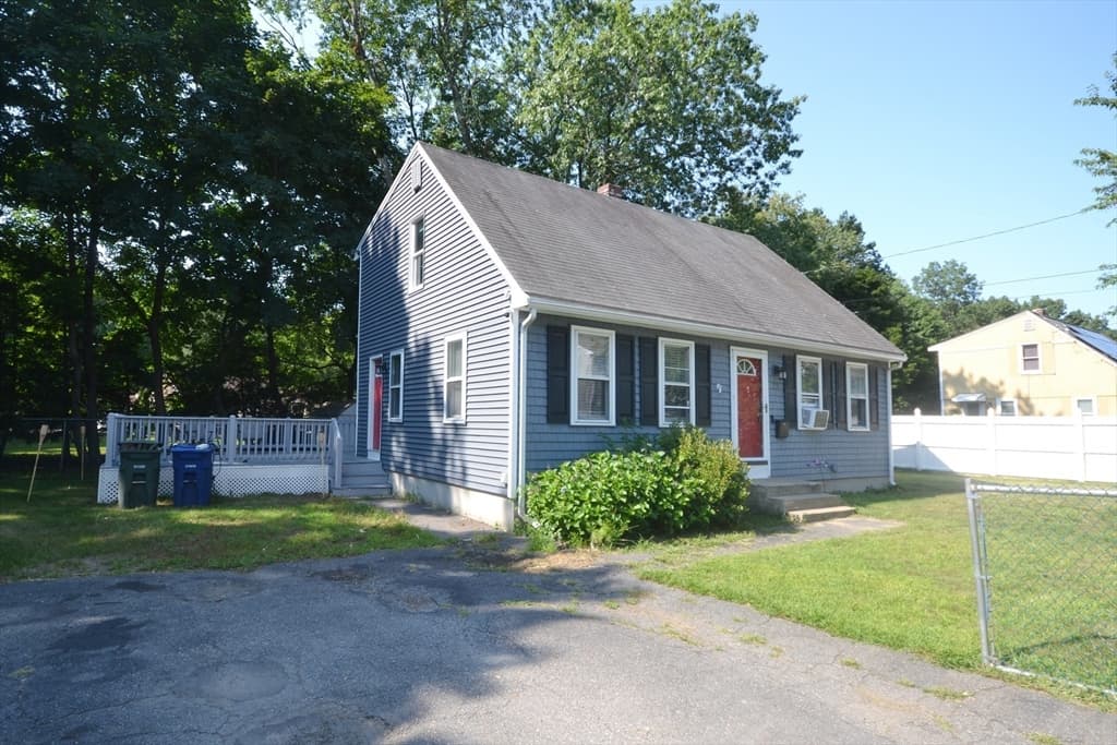 79 Lorchris St, Leominster MA 01453 photo 2