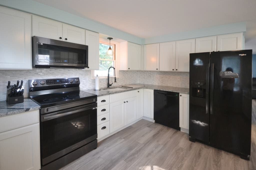 79 Lorchris St, Leominster MA 01453 photo 4
