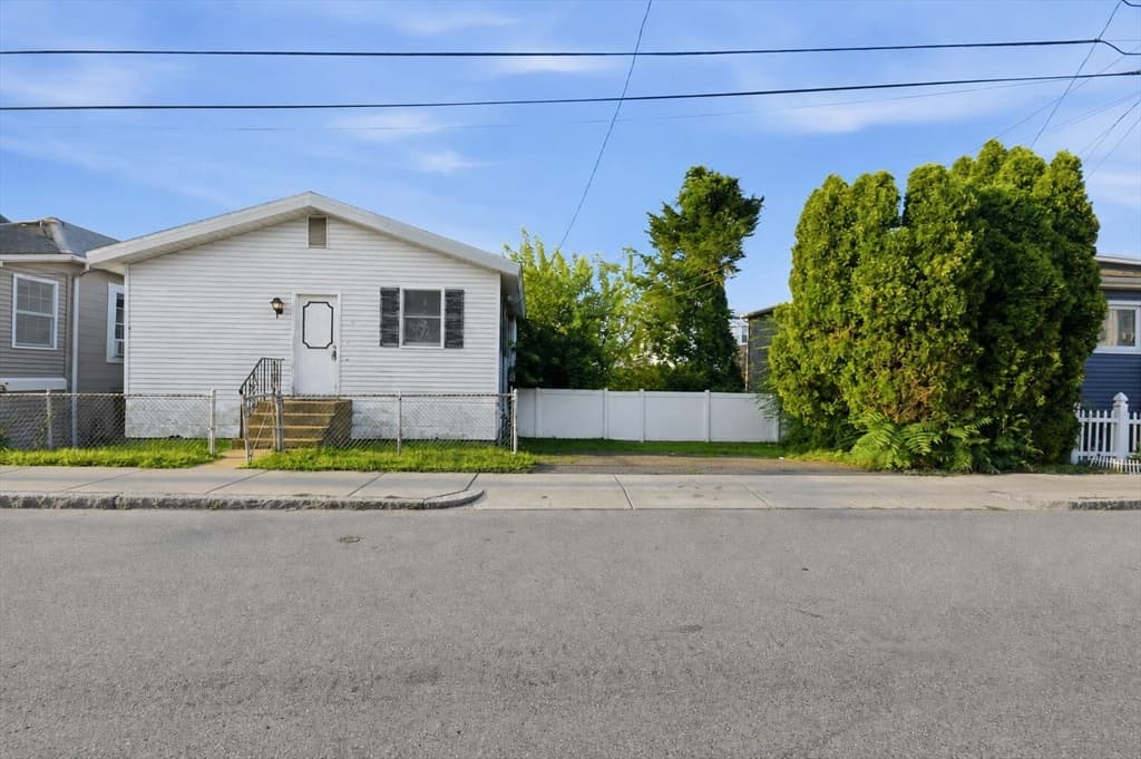 66 Calumet St, Revere MA 02151 photo 2