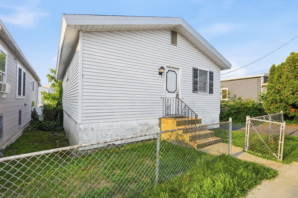 66 Calumet St, Revere MA 02151 photo 3