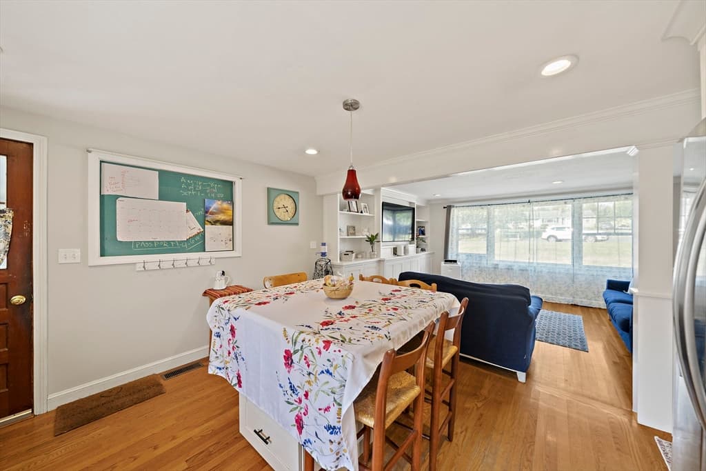 Single Family Residence at 22 Clover Ln, Scituate MA 02066, Scituate, photo 7 of 29