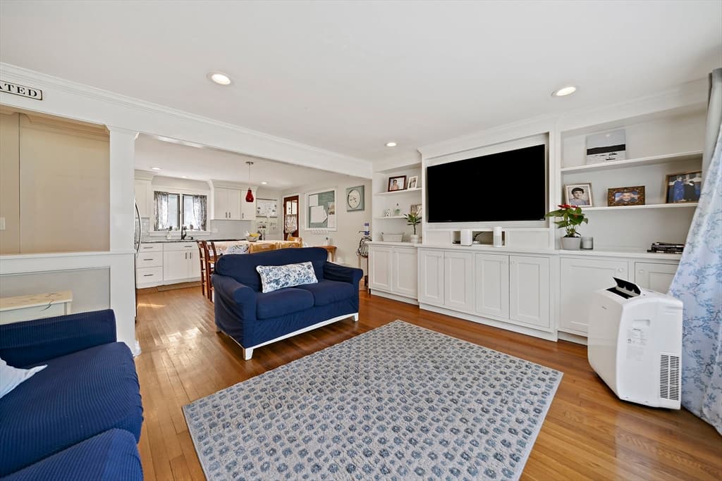 Single Family Residence at 22 Clover Ln, Scituate MA 02066, Scituate, photo 10 of 29