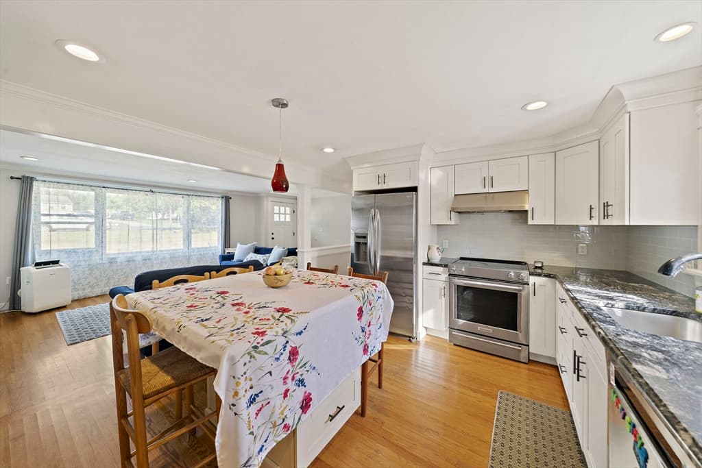 Single Family Residence at 22 Clover Ln, Scituate MA 02066, Scituate, photo 4 of 29