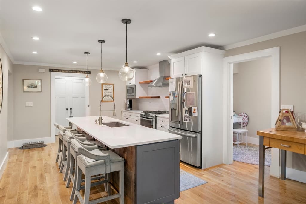 54 Canterbury St, Hingham MA 02043 photo 5