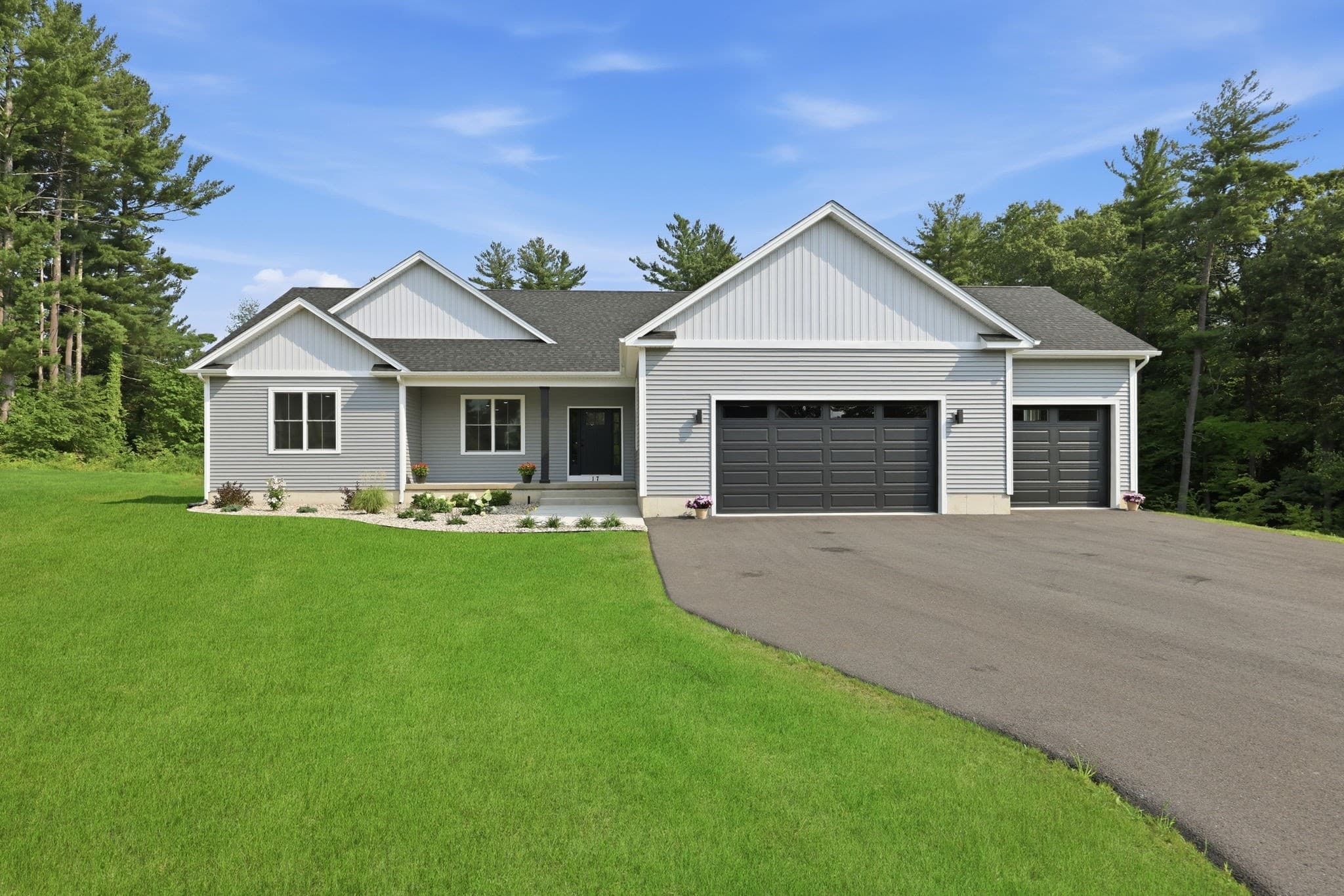 17 Silvergrass Ln, Southwick MA 01077