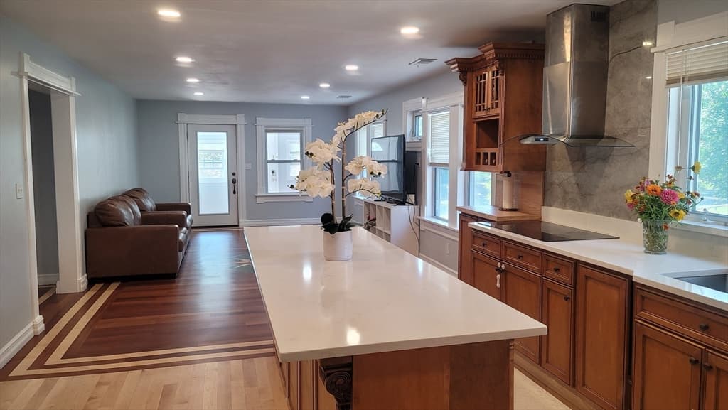 891 Granite St, Braintree MA 02184 photo 2