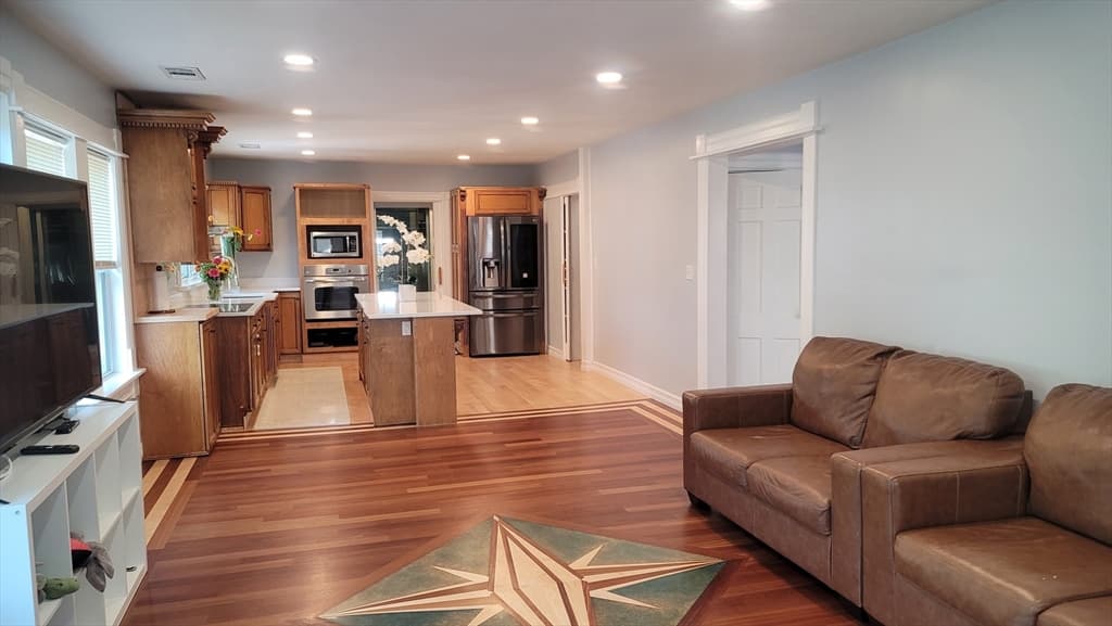 891 Granite St, Braintree MA 02184 photo 4