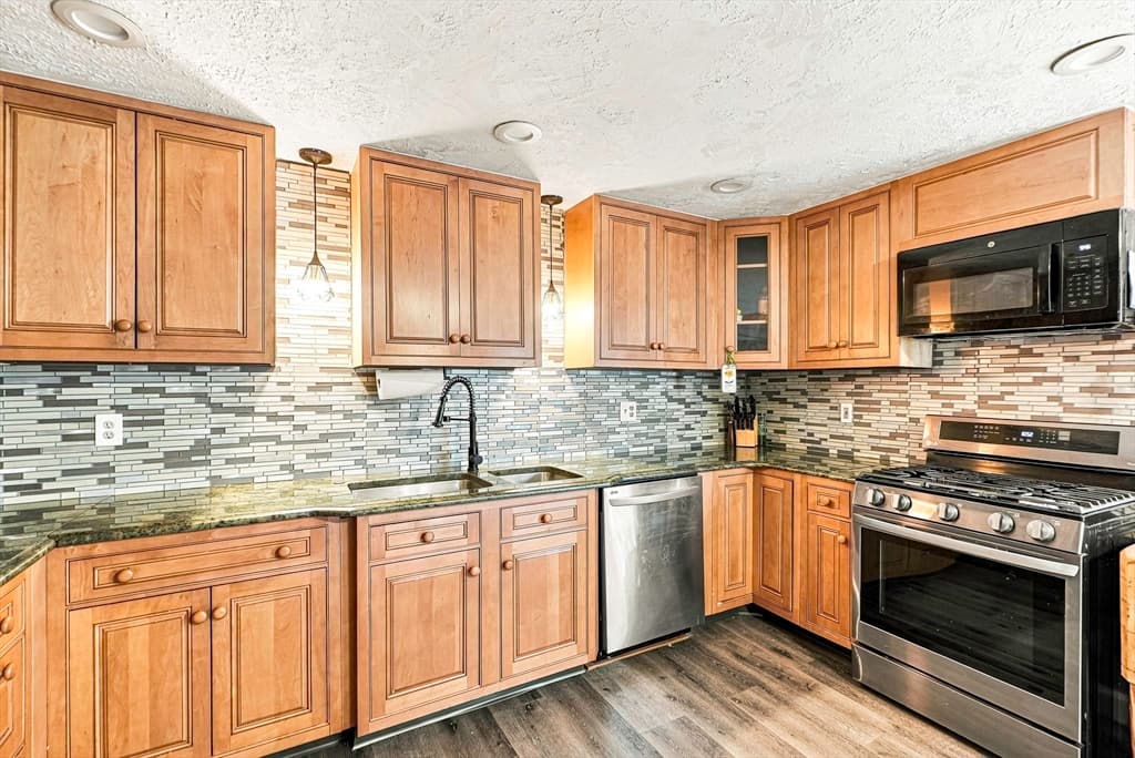 188 Maple St, Douglas MA 01516 photo 3