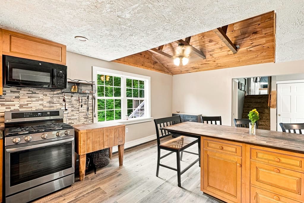 188 Maple St, Douglas MA 01516 photo 5