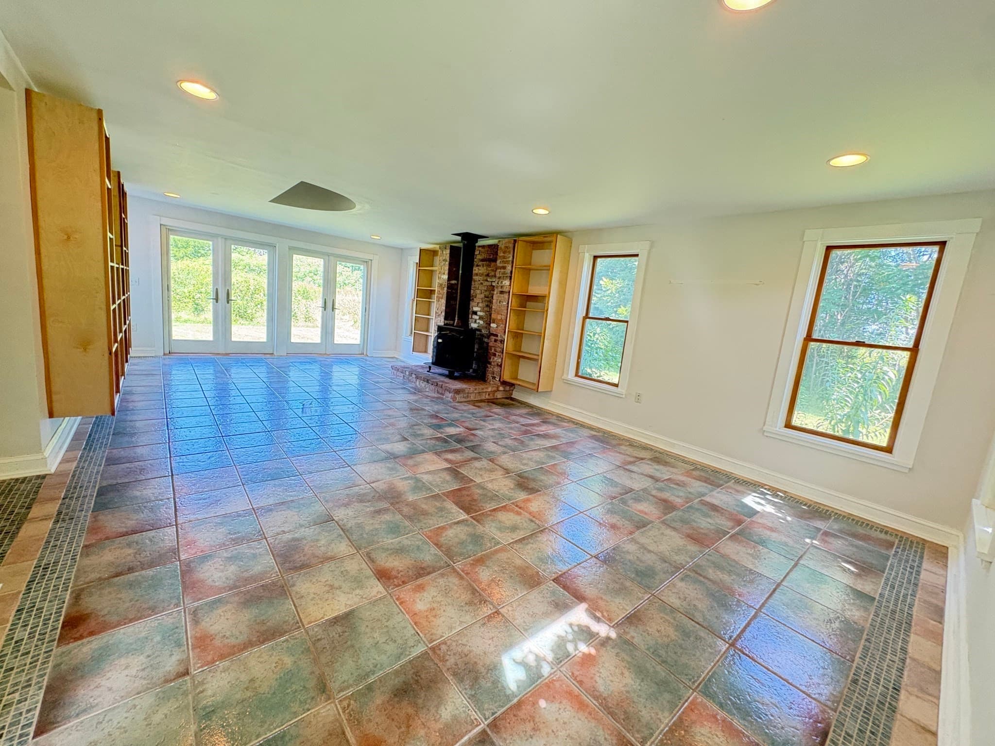 3 Family at 497 Main Street, Hatfield MA 01038, photo 5 of 42