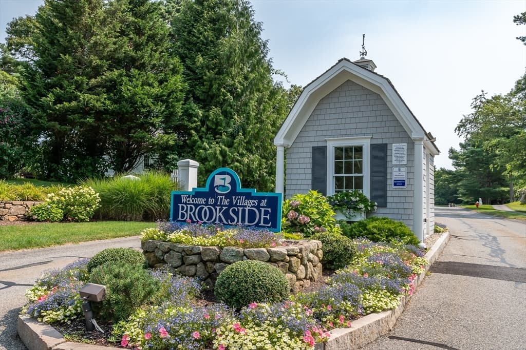 14 Sea Knoll Ct # 14, Bourne MA 02532 photo 2