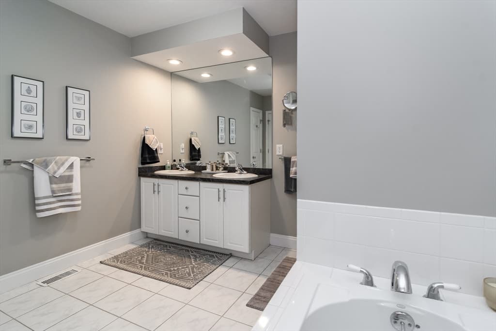 14 Sea Knoll Ct # 14, Bourne MA 02532 photo 17