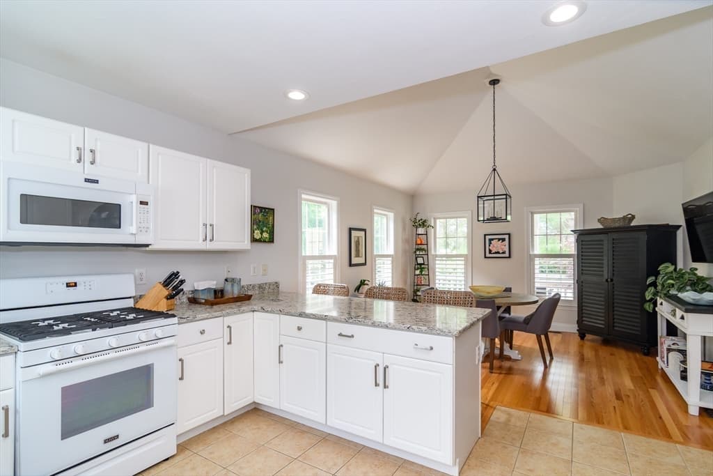 14 Sea Knoll Ct # 14, Bourne MA 02532 photo 7