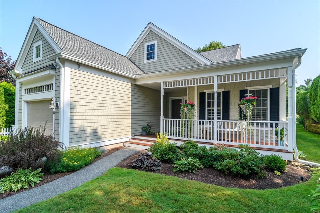 14 Sea Knoll Ct # 14, Bourne MA 02532