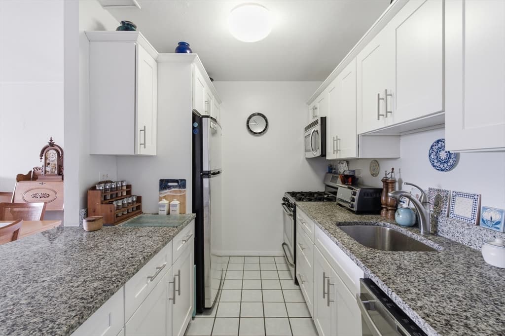8 Whittier Pl # 7J, Boston MA 02114 photo 4
