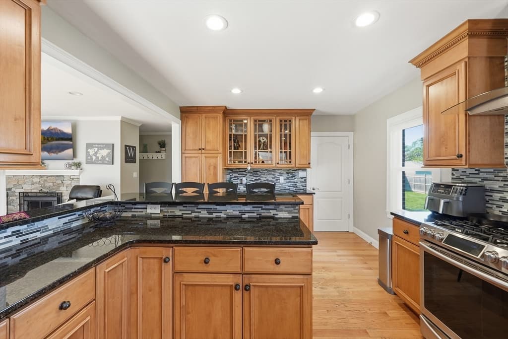 7 Pincushion Rd, Framingham MA 01702 photo 14