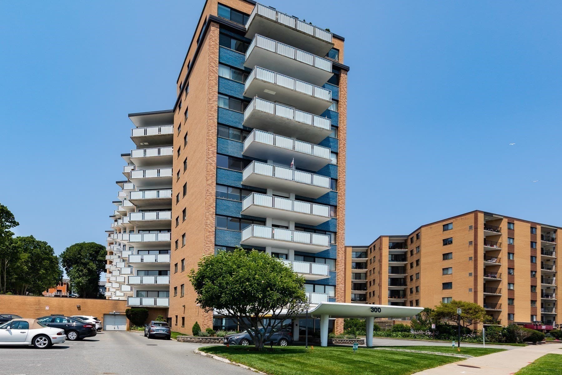 Condominium at 300 Lynn Shore Dr # 903, Lynn MA 01902, Lynn, photo 2 of 26