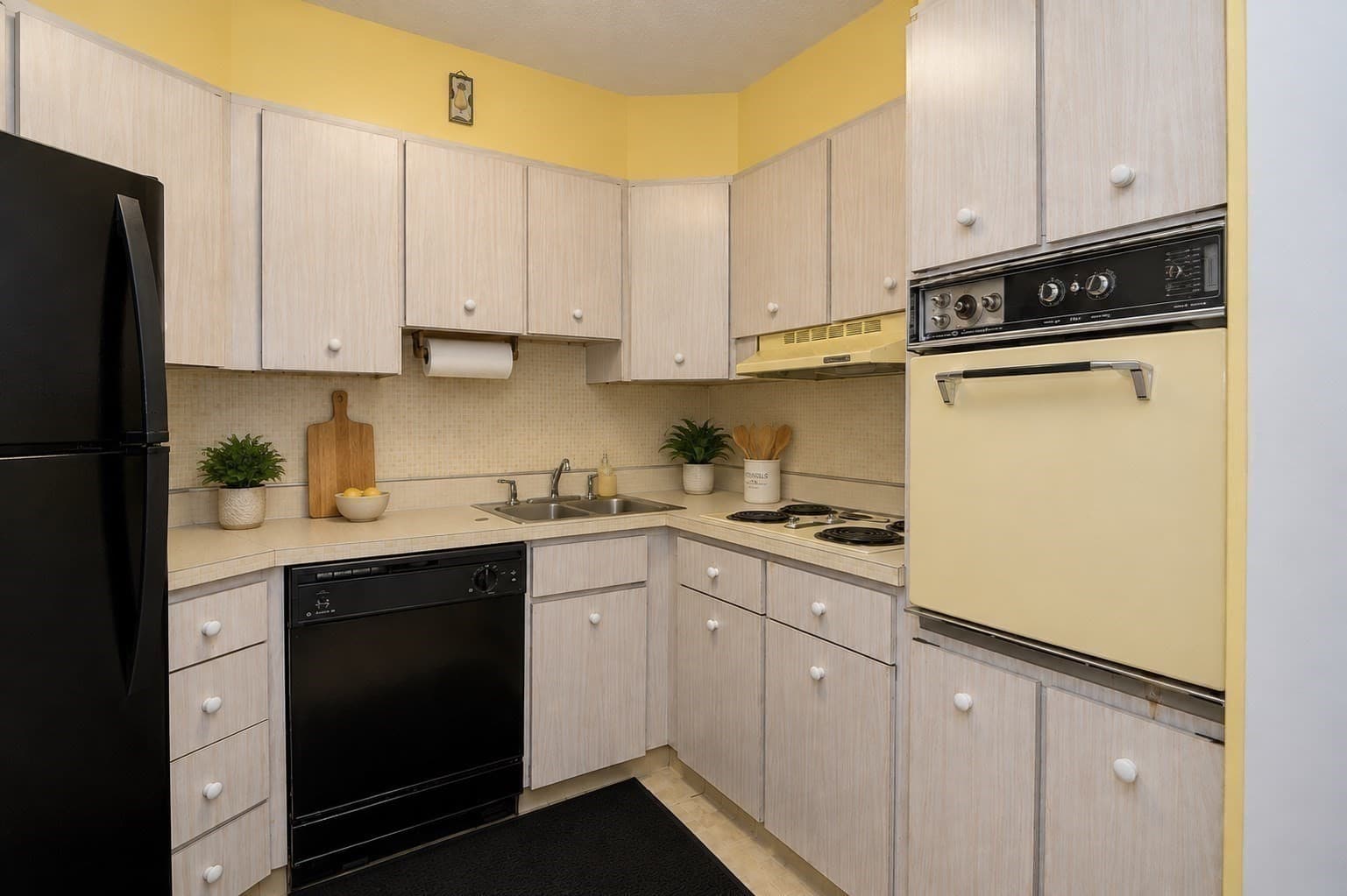 Condominium at 300 Lynn Shore Dr # 903, Lynn MA 01902, Lynn, photo 12 of 26