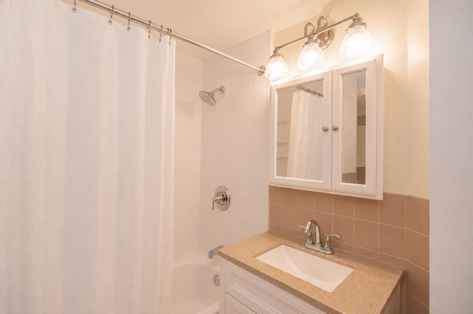 Condominium at 300 Lynn Shore Dr # 903, Lynn MA 01902, Lynn, photo 14 of 26