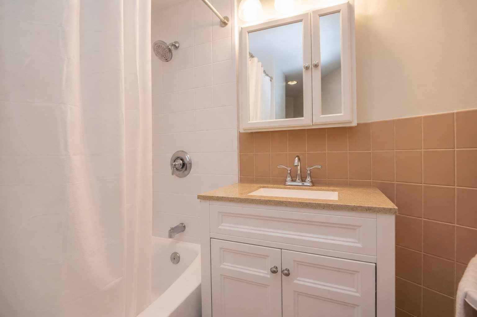 Condominium at 300 Lynn Shore Dr # 903, Lynn MA 01902, Lynn, photo 15 of 26
