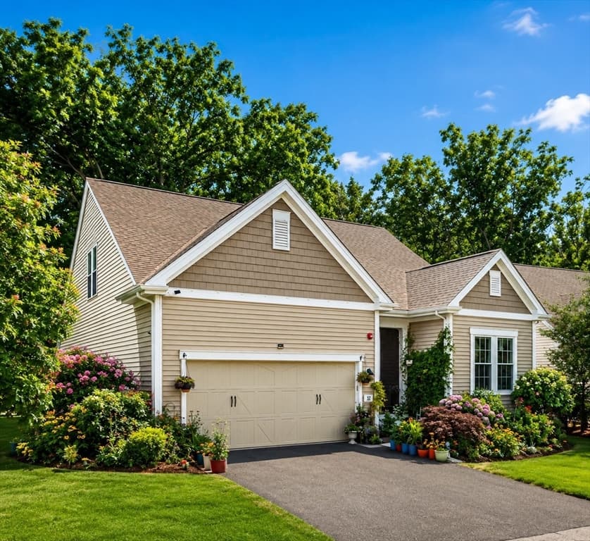 52 Primrose Cir # 52, Hopkinton MA 01748