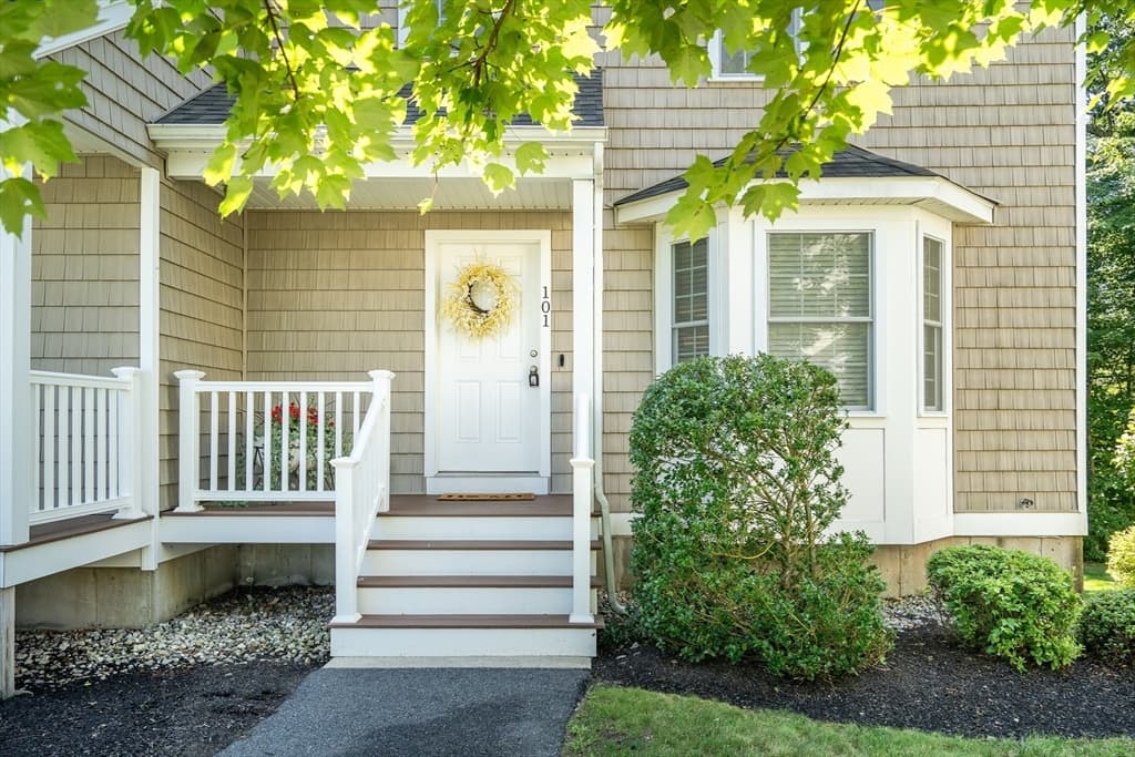 101 Turtle Brook Rd # 101, Canton MA 02021