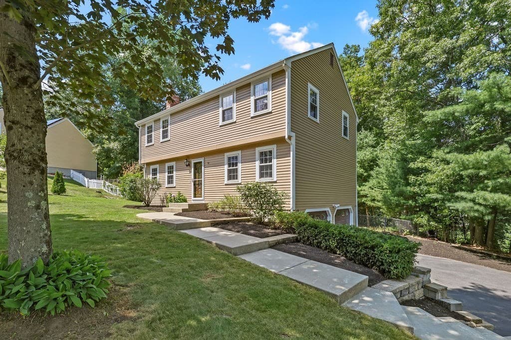 Single Family Residence at 394 Old Farm Rd, Franklin MA 02038, photo 2 of 42
