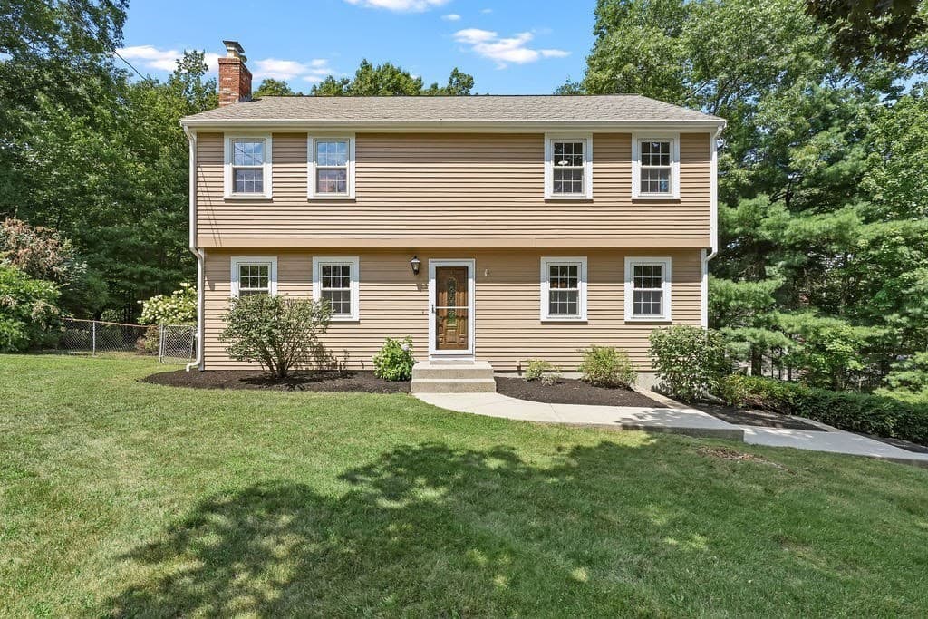 394 Old Farm Rd, Franklin MA 02038