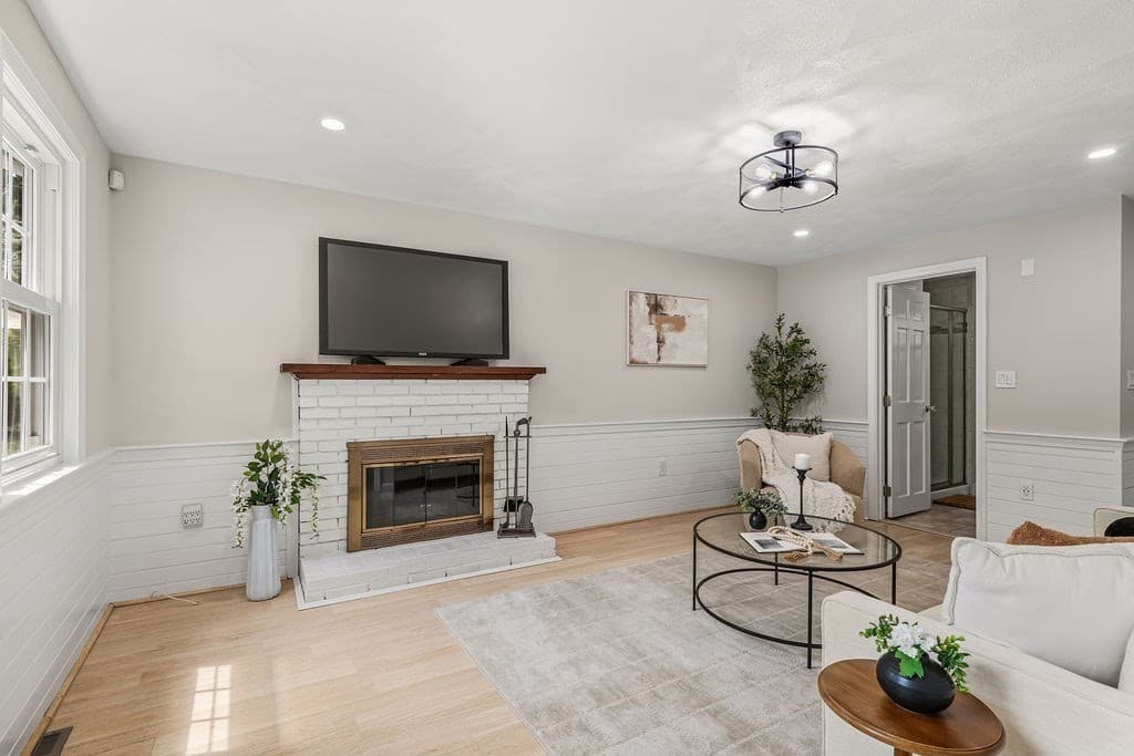 Single Family Residence at 394 Old Farm Rd, Franklin MA 02038, photo 5 of 42