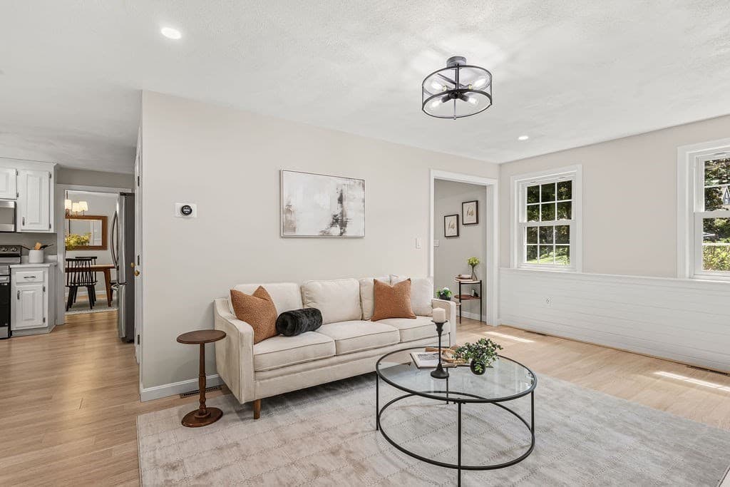 Single Family Residence at 394 Old Farm Rd, Franklin MA 02038, photo 8 of 42