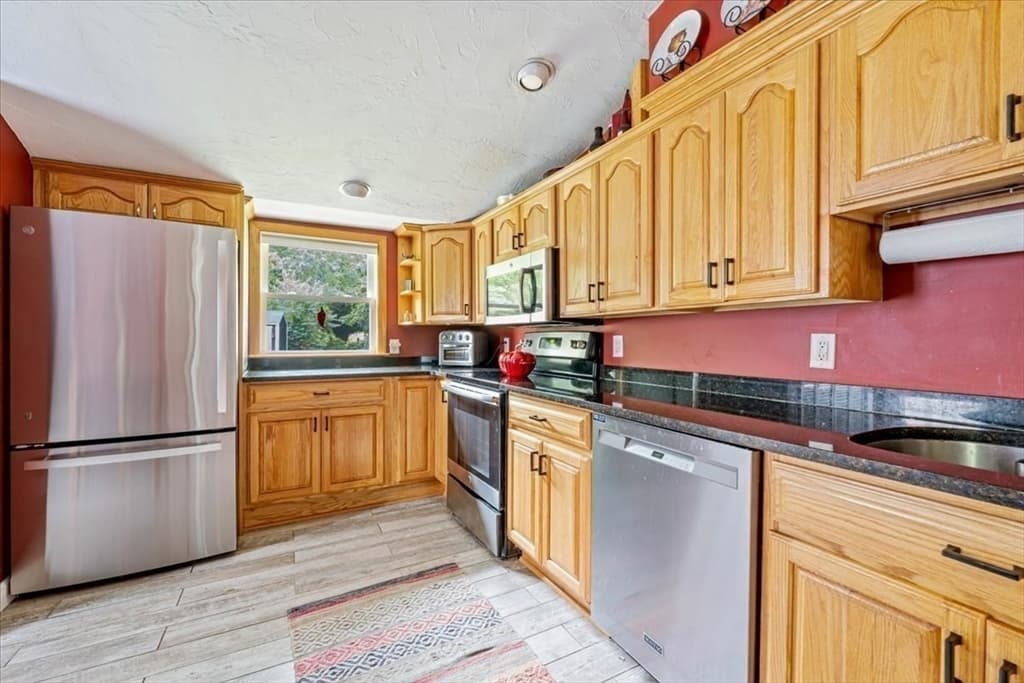 18 Carol Ave, Pembroke MA 02359 photo 7