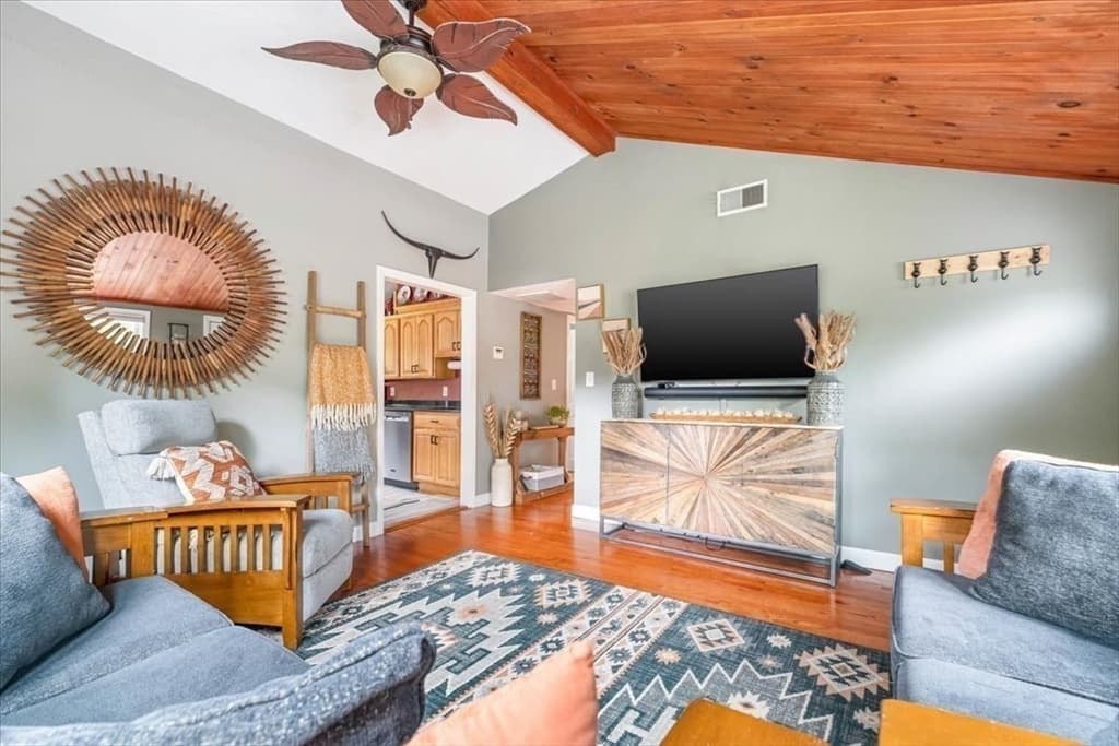 18 Carol Ave, Pembroke MA 02359