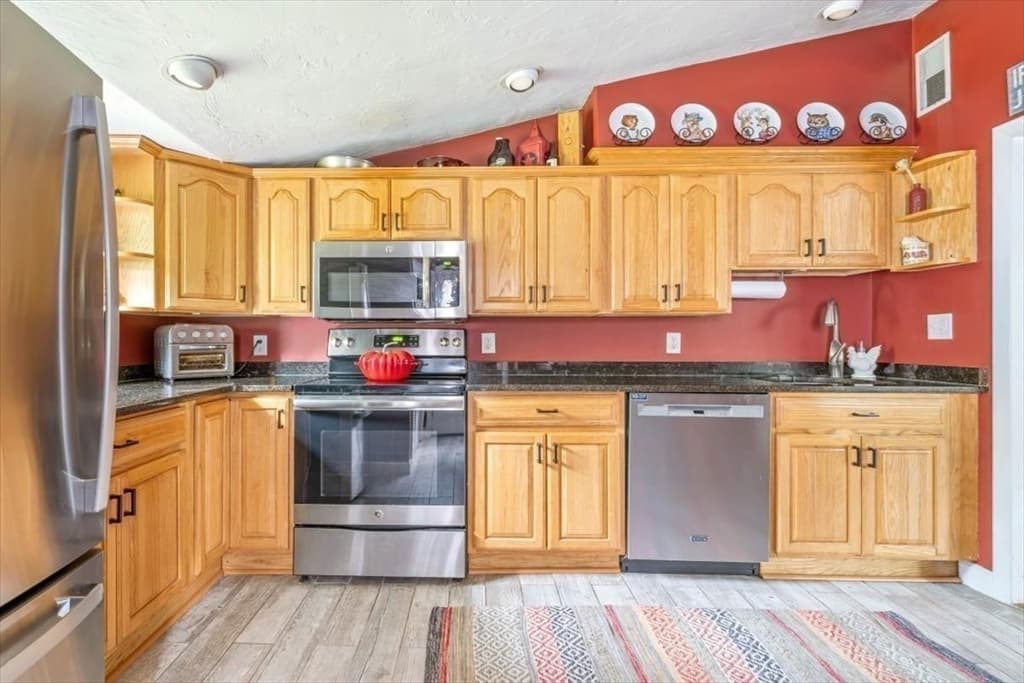 18 Carol Ave, Pembroke MA 02359 photo 5